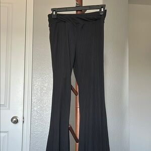 Women's Fashion Nova V Cut Waist Black Flare Bottom Leggings Size Medium |C115